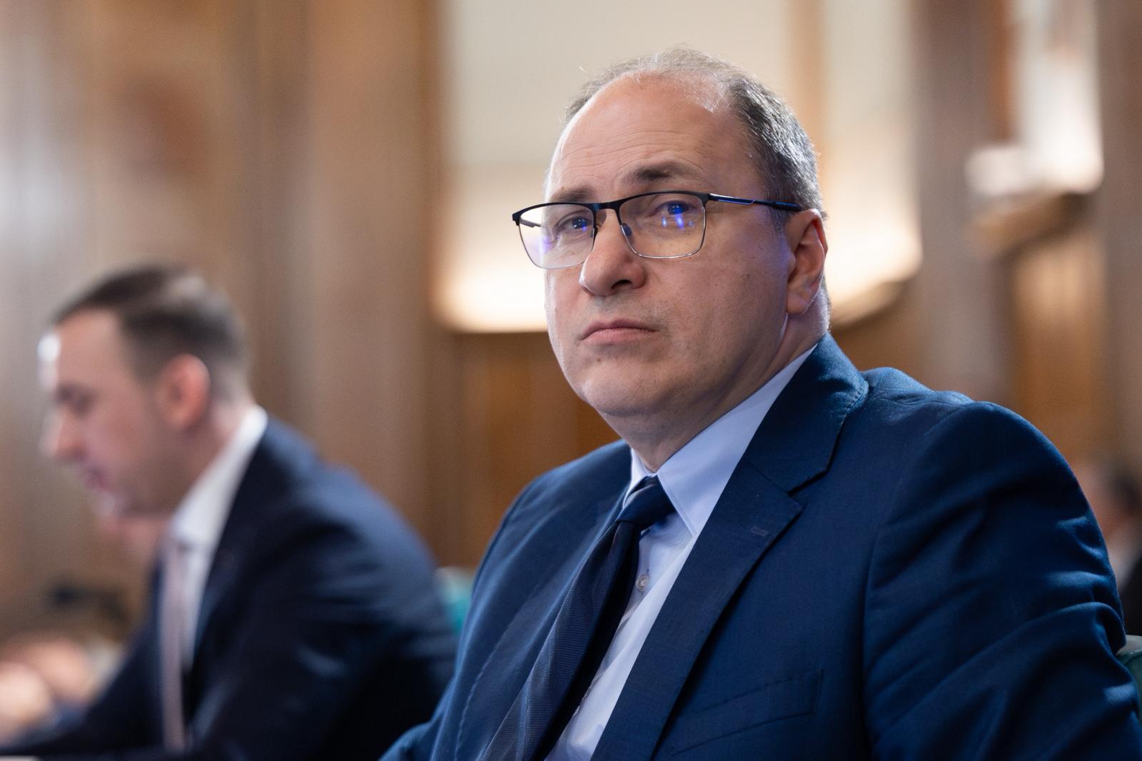 Ministrul Educației anunță un pas important în dezvoltarea infrastructurii pentru educația timpurie în România Primul mesaj public al noului ministru al Educației și Cercetării, Mihai Dimian, aduce în prim-plan o veste bună pentru sistemul de învățământ preșcolar din România: Guvernul a aprobat un memorandum pentru scoaterea la concurs a peste 400 de posturi, esențiale pentru funcționarea a 23 de creșe noi, aproape finalizate