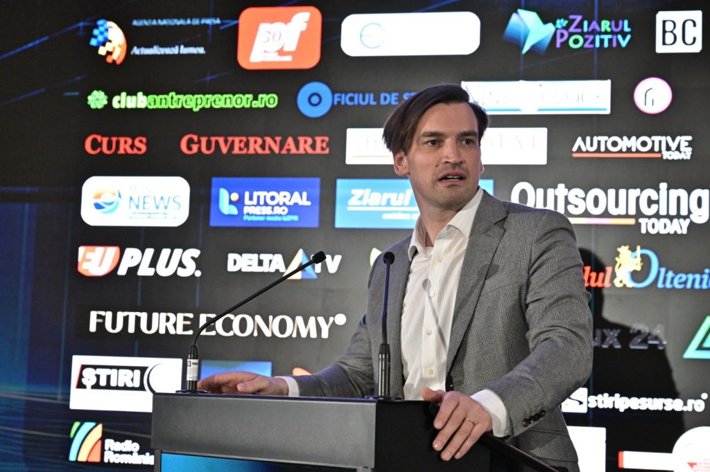 La evenimentul DISB – Digital Innovation Summit Bucharest, desfășurat miercuri, expertul în tehnologie și fostul lider al Federației Patronale din Industria IT&C, Daniel Popescu, a adus în discuție un paradox aparent paradoxal pentru România: deși are peste 200.000 de specialiști în IT și o cultură digitală reprezentativă, țara se află pe ultimul loc în Uniunea Europeană în ceea ce privește adopția inteligenței artificiale
