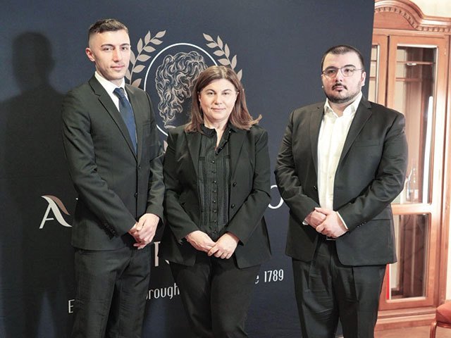 Alexandrion Group își propune să devină liderul pieței autohtone prin diversificarea portofoliului de băuturi alcoolice Cu o poziție de lider incontestabil în sectorul producției și distribuției de băuturi spirtoase și vinuri din România, Alexandrion Group își continuă expansiunea, vizând o cifră de afaceri consolidată de 830 de milioane de lei în 2025