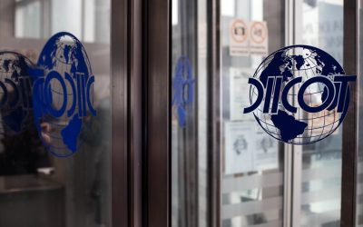 Trei tineri, cercetați pentru exploatare și pornografie infantilă, reținuți de DIICOT la Craiova Autoritățile din România au anunțat, recent, arestarea preventivă a doi tineri suspectați de implicare în cazuri grave de exploatare și constituire de pornografie infantilă, acțiuni ce continuă să zguduie comunitățile locale și să atragă atenția asupra pericolului persistentei criminalități online