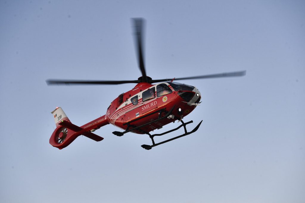 Un bărbat de 58 de ani a fost atacat de un urs în pădurile din apropierea localităților Mureșene Torba și Abud, incidentul având loc miercuri după-amiază