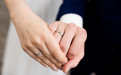 Fenomenul „soției trofeu” devine istorie în peisajul relațiilor de azi: trendul de a asocia bogăția cu căsătoriile între bărbați înstăriți și femei mult mai tinere pare să se estompeze, iar ultimele cercetări indică o schimbare semnificativă în asemenea preferințe