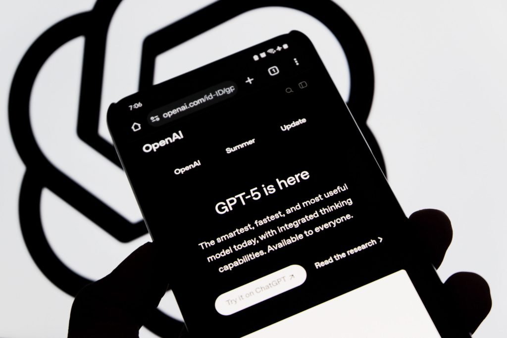 Inteligența artificială în domeniul sănătății: beneficii, riscuri și limitele sistemelor moderne Utilizarea inteligenței artificiale (AI) în domeniul sănătății devine tot mai răspândită, iar ChatGPT, unul dintre cele mai avansate modele de lingvistică, se remarcă ca un instrument popular pentru informare