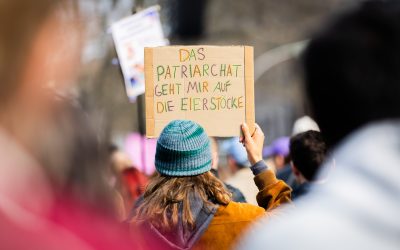 Zeci de mii de persoane din Europa ieșesc în stradă pentru a cere dreptate și egalitate de zilele acestea, marcând cu forță Ziua Internațională a Femeii