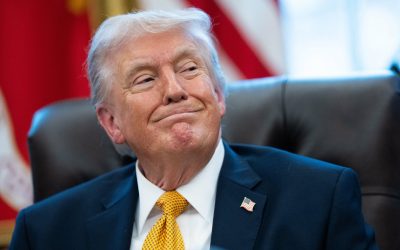 Scădere semnificativă în încrederea acordată lui Donald Trump de către alegătorii americani, care ajunge la cel mai redus nivel din timpul celui de-al doilea mandat prezidențial