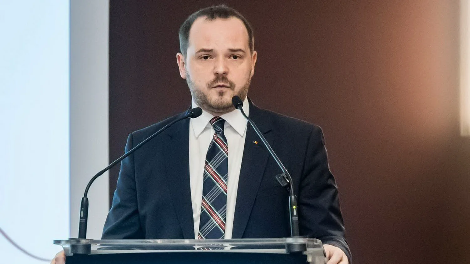 Plata medicilor din sistemul public nu va fi condiționată de numărul de pacienți consultați în timpul gărzii, ceea ce reprezintă o schimbare semnificativă față de unele propuneri anterioare