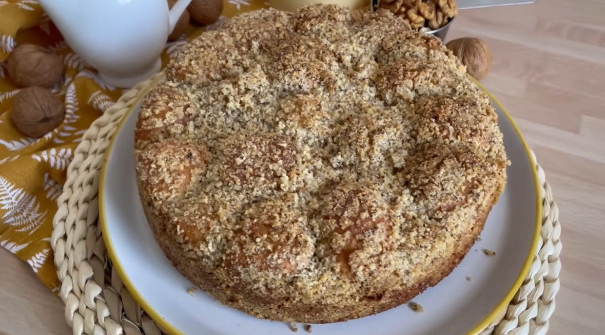 Într-un colț de lume al bucătăriei tradiționale maghiare, desertul Aranygaluska își păstrează locul special în inima celor care apreciază simplitatea și gustul autentic