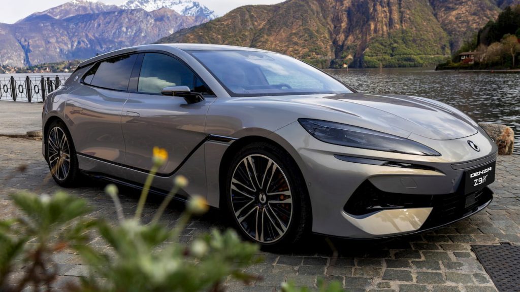 BYD a făcut un pas curajos în segmentul vehiculelor electrice de lux cu prezentarea Denza Z9 GT, un model care promite redefinirea standardelor de autonomie și performanță în lumea mașinilor electrice