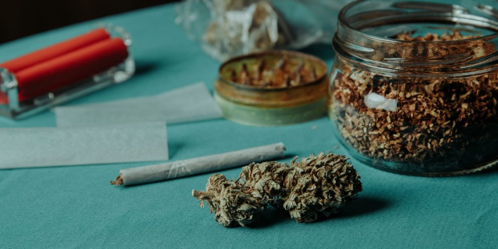 Drogurile recreaționale, un pericol pentru sănătate mai mare decât se credea anterior, au fost în centrul unei cercetări ample care arată că anumite substanțe pot dubla riscul de a suferi un accident vascular cerebral (AVC)