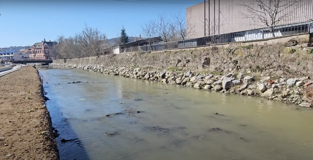 Administrația Bazinală de Apă Crișuri a dat startul unui proiect de anvergură pentru gestionarea apei în zona de nord-vest a țării, mai precis în localitatea Peștiș, parte componentă a orașului Aleșd