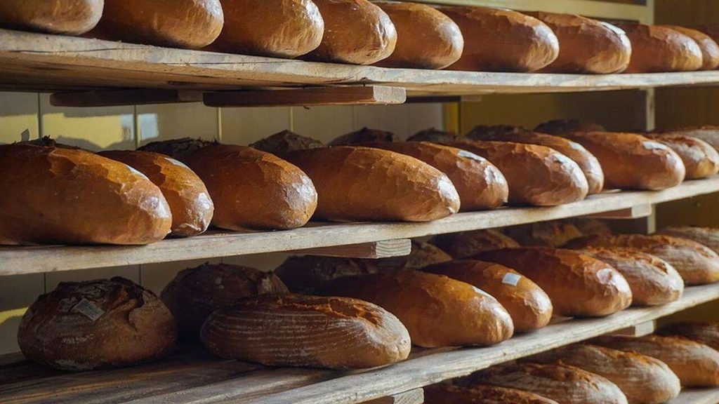 Prețul pâinii în România s-ar putea scumpi cu aproape 40% până în 2026, în condițiile în care costurile pentru energie și materii prime suferă creșteri semnificative