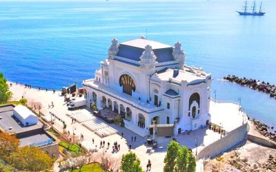 Constanța găzduiește un nou început pentru simbolul orașului: Casino-ul de pe malul Mării Negre revine în centrul atenției culturale După aproape două decenii de paragină și o perioadă de decadere, renumitul Casino Constanța își reia astăzi rolul de pilon al culturii și identității regionale