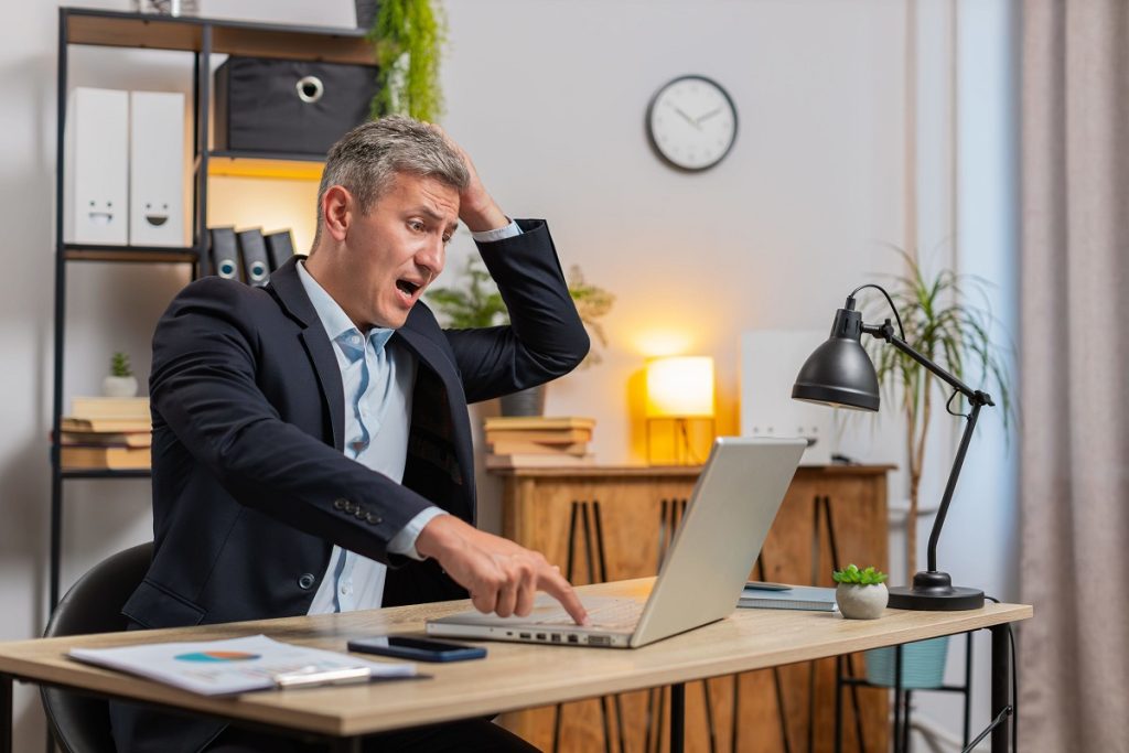 Un român din corporație face public bonusul de performanță. Internauții, convinși că e glumă, întreabă: „Ai mulțumit?”