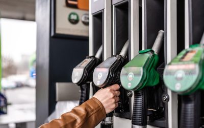 Prețurile carburanților ating niveluri record, iar Guvernul pregătește măsuri pentru a tempera scumpirile Benzina obișnuită a depășit pentru prima dată în istorie pragul de 9 lei pe litru, atingând chiar 9,70 lei în unele benzinării