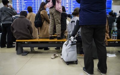 După o serie de amânări repetate și chiar schimbarea aeronavei, pasagerii unui zbor intern au ajuns acasă cu mai multe ore întârziere față de ora stabilită inițial