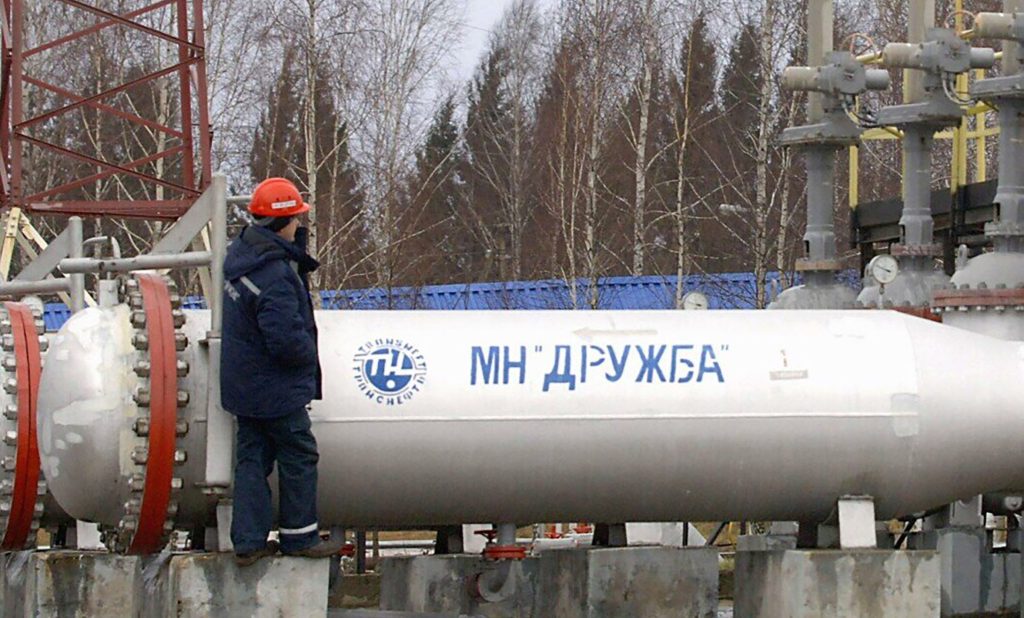 UE analizează amânarea interdicției asupra petrolului rusesc din cauza tensiunilor din Iran și creșterii prețurilor carburanților