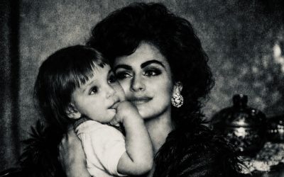 Maurice Munteanu, cunoscut nu doar ca jurat în emisiunea “The Ticket”, ci și ca o figură proeminentă în peisajul cultural și de modă din România, a avut dintotdeauna o carieră care a îmbinat pasiunea pentru stil, educație și creație