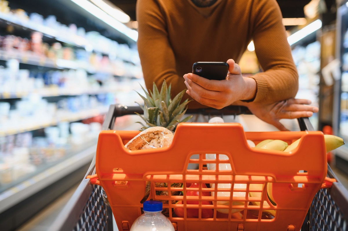 Anul 2026 se anunță unul dificil pentru români, cu prețuri în continuă creștere la alimentele de bază, în special cele consumate zilnic, precum pâinea, lactatele și mezelurile