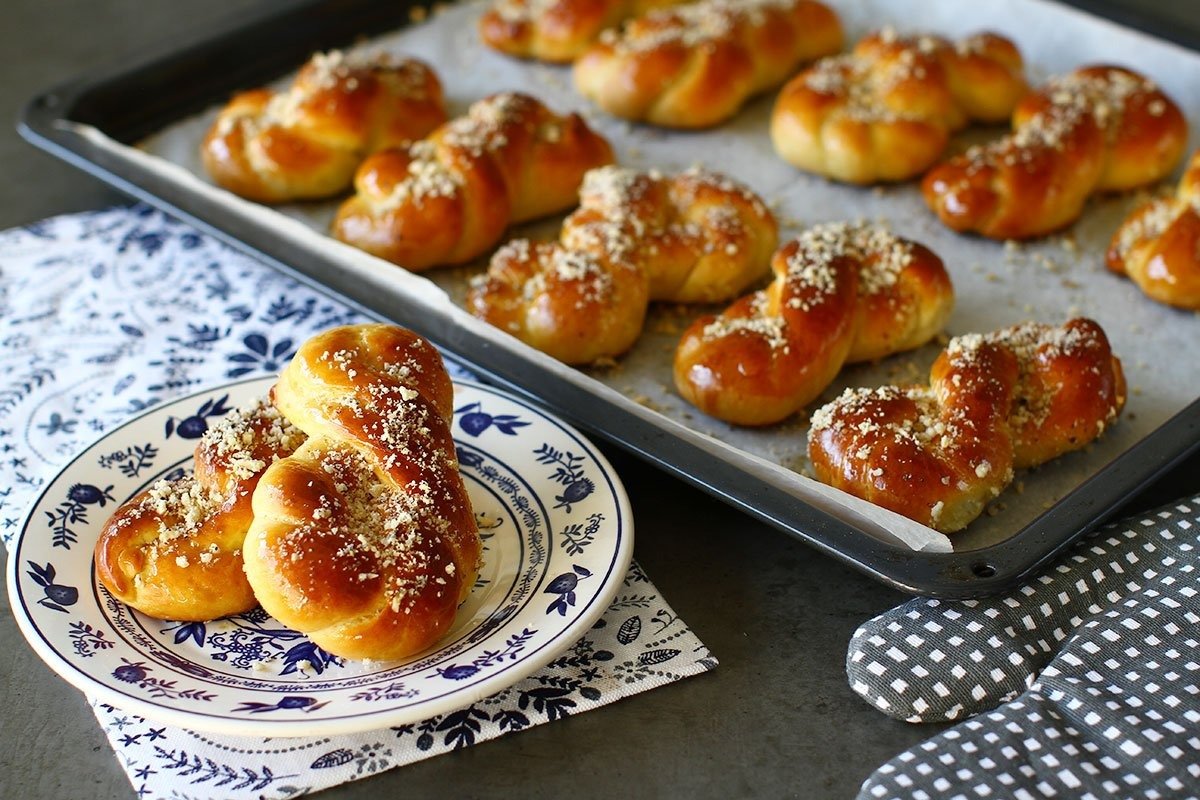 Secretul unui sirop perfect pentru mucenici: proporția ideală între apă și zahăr Pentru românii care sărbătoresc Ziua celor 40 de Mucenici, prepararea mucenicilor însiropați reprezintă o tradiție de neclintit