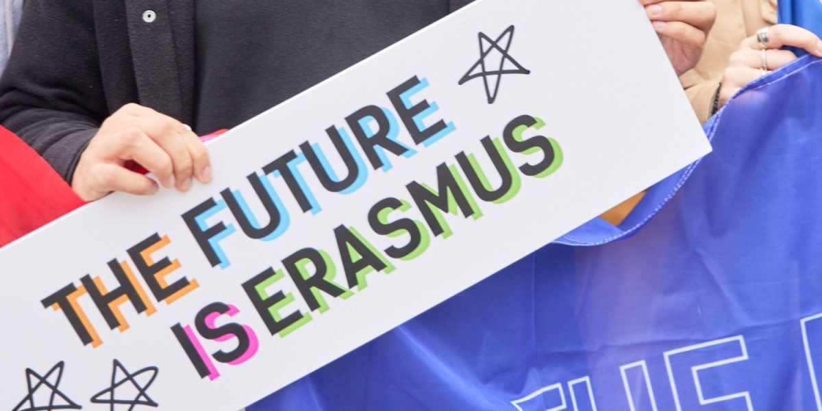 Auditul UE: Întrebări privind guvernanța programelor Erasmus+ și AgoraEU