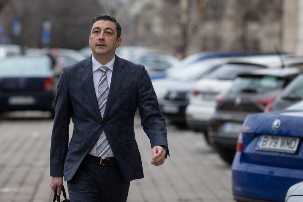 Procurorul general al României, Alexandru Florența, în vizorul Justiției pentru posibile discrepanțe în declarațiile sale Într-un moment tensionat pentru justiția română, Procurorul general al României, Alexandru Florența, a fost supus unor întrebări dure în timpul interviului de miercuri în fața Secției de procurori a Consiliului Superior al Magistraturii (CSM)
