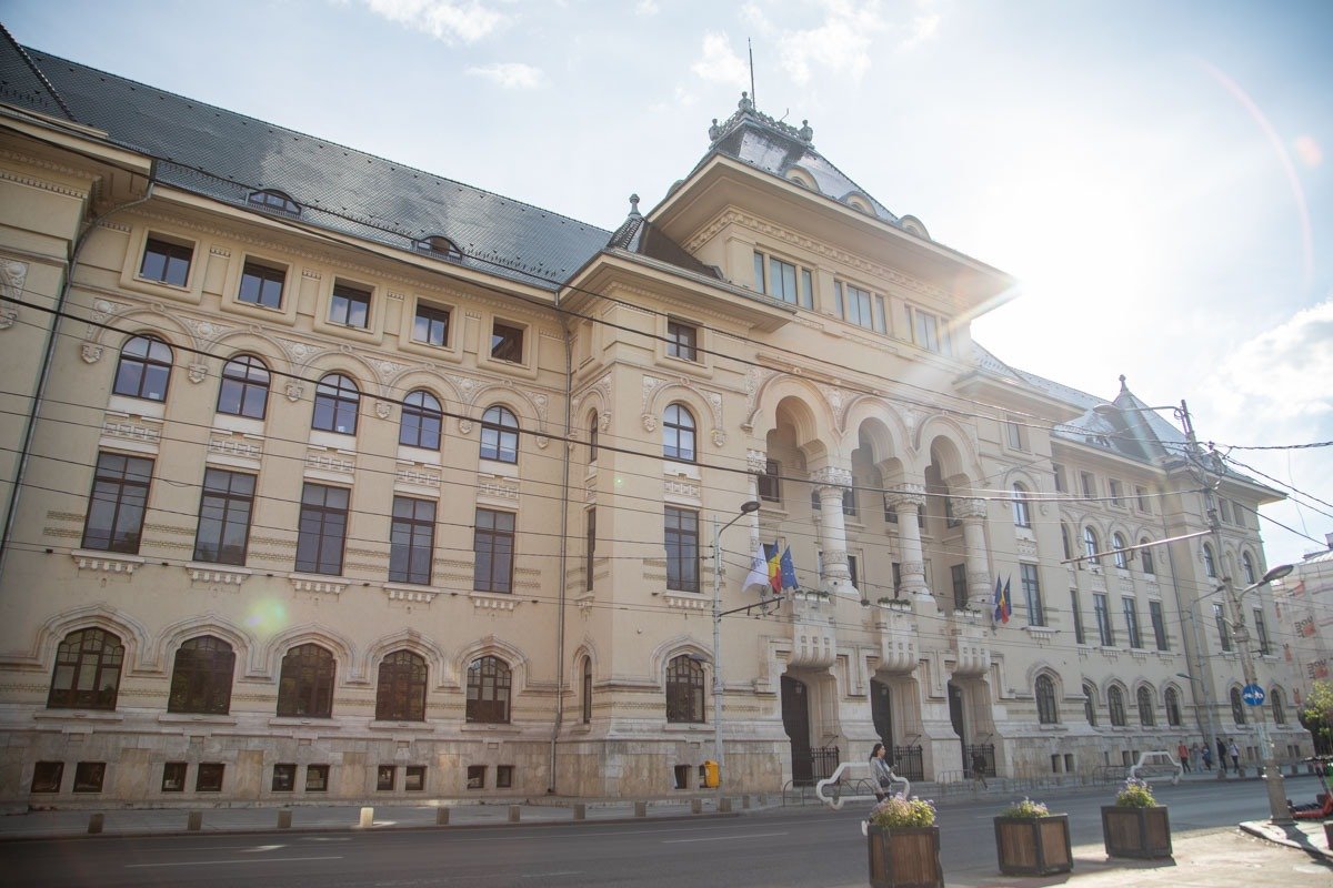 Cătălin Drulă critică planul guvernamental de redistribuire a bugetelor pentru București, acuzând intenția de a concentra mai multă putere în mâinile Consiliului General al Capitalei Fostul ministru al Transporturilor și ex-candidat al USR la Primăria Bucureștiului, Cătălin Drulă, a lansat vineri o declarație dură referitoare la propunerea recentă a Guvernului privind administrarea bugetului capitalei pentru anul 2026