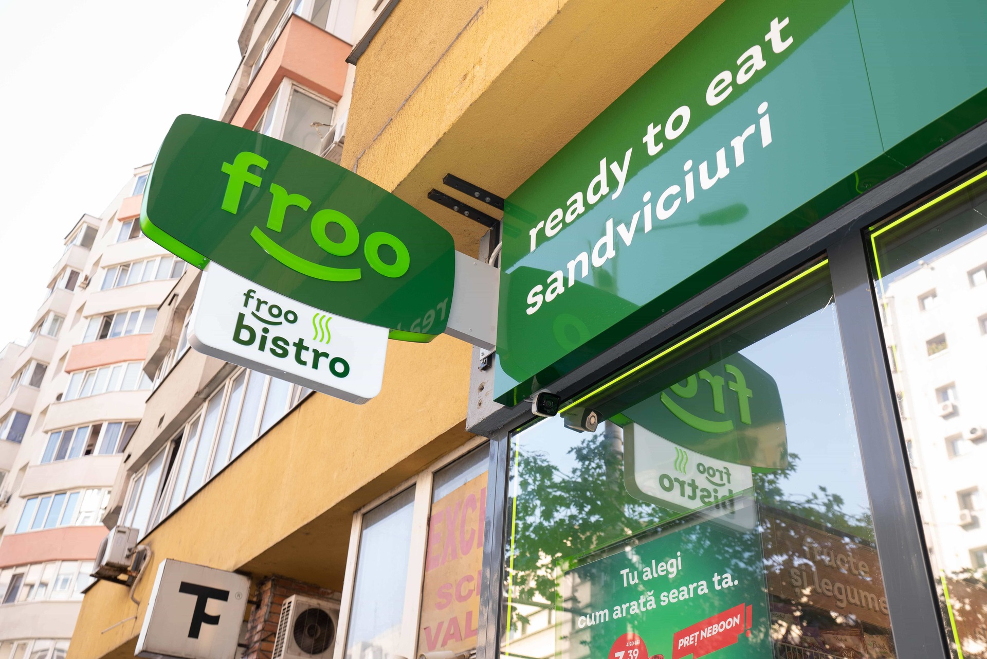 Expansiune spectaculoasă pentru grupul polonez Zabka, inclusiv în România: peste 1.300 de magazine noi în 2025 Zabka, unul dintre cei mai importanți jucători din retailul european al magazinelor de conveniență, își continuă ascensiunea impresionantă pe piața din Europa Centrală și de Est