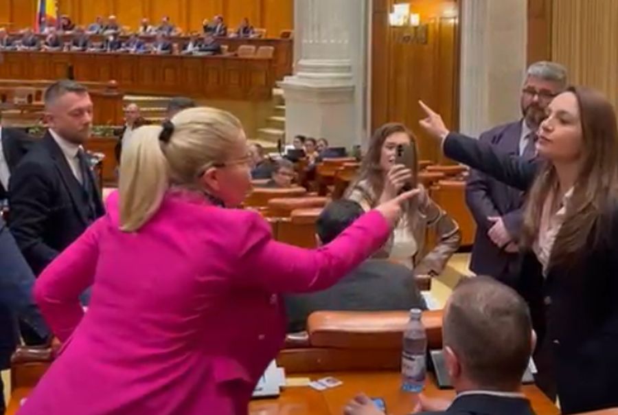 Scandal în ședința Parlamentului: președinta POT o certă pe colega de partid pentru declarații neautorizate Un incident tensionat a avut loc zilele trecute în cadrul dezbaterilor parlamentare referitoare la bugetul național, dezvăluind diviziuni și conflicte interne în cadrul Partidului Oamenilor de Nație (POT)