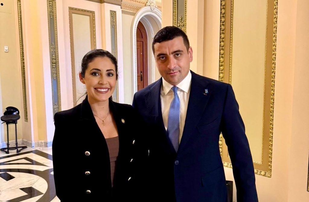 Delegație a Dumei de Stat a Rusiei va vizita Statele Unite, în ciuda sancțiunilor internaționale Un eveniment neașteptat lovește înamicitatea aparentă existentă între Statele Unite și Rusia: o delegație din cadrul Dumei de Stat, camera inferioară a parlamentului de la Moscova, va efectua o vizită oficială în Statele Unite, în ciuda sancțiunilor și a tensiunilor politice din ultimele luni