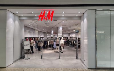 H&M introduce plăți în rate, o facilitate digitală disponibilă exclusiv pentru achizițiile online, în parteneriat cu Klarna, gigantul soluțiilor de plată