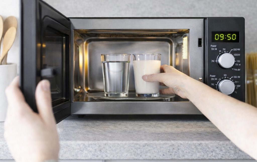 Canile de cafea și paharele de lapte pot ascunde pericole de care mulți nu sunt conștienți