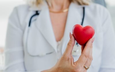 Femeile pot avea infarct mai devreme decât bărbații, chiar și cu artere mai puțin afectate