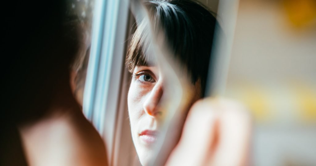 Problemele de sănătate mintală în România ating cote alarmante, iar lipsa resurselor și a intervențiilor adecvate face ca această problemă să devină o reală criză socială, dificil de gestionat pentru autorități