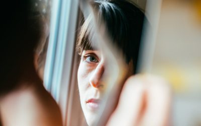 Problemele de sănătate mintală în România ating cote alarmante, iar lipsa resurselor și a intervențiilor adecvate face ca această problemă să devină o reală criză socială, dificil de gestionat pentru autorități