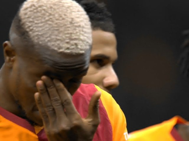 Victor Osimhen, în lacrimi înainte de meciul cu Liverpool. Fanii lui Galatasaray surprind Neymar