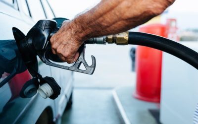 Prețurile carburanților din România vor fi cel mai probabil afectate în următoarele săptămâni de scumpirea petrolului la nivel internațional, avertizează experții din domeniu