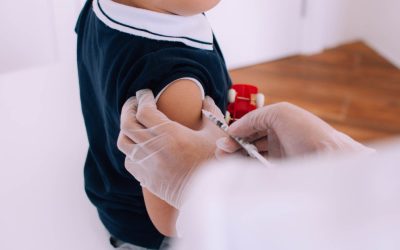 Scădere alarmantă a ratei de vaccinare în România, în condițiile în care dezinformarea medicală, un obstacol major în combaterea bolilor, continuă să alimenteze reticența populației Rata de vaccinare a românilor a experimentat o scădere semnificativă în ultimii ani, pe fondul răspândirii masive a dezinformării pe rețelele de socializare, dar și din cauza unor percepții nedocumentate despre siguranța vaccinurilor
