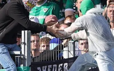 Un moment incredibil, de-a dreptul neobișnuit pentru fotbalul european, a avut loc sâmbătă în timpul unui meci din Bundesliga, chiar în fața ochilor fanilor și a milioanelor de spectatori din întreaga lume