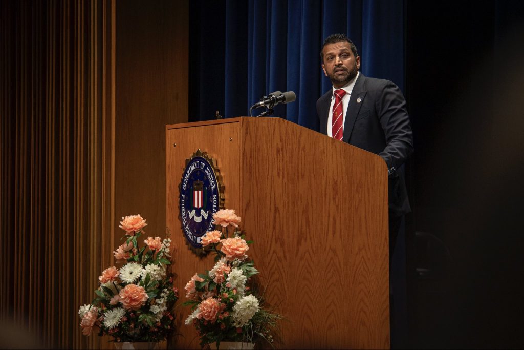 Hackeri cu legături cu Iranul au spart emailurile directorului FBI, anunță Departamentul de Justiție