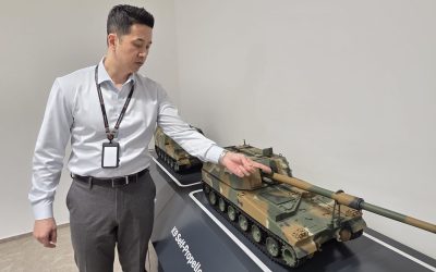 Primul pas România în industria de apărare: deschiderea fabricii Hanwha Aerospace de la Petrești Deschiderea noii facilități de producție a companiei sud-coreene Hanwha Aerospace, la Petrești, județul Dâmbovița, reprezintă un moment esențial pentru industria de apărare din România și regiune