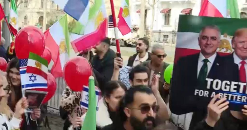 Zeci de iranieni din România protestează în fața Ambasadei Iranului la București, cerând schimbarea regimului totalitar din țara lor și condamnând acțiunile recente ale Teheranului pe scena internațională