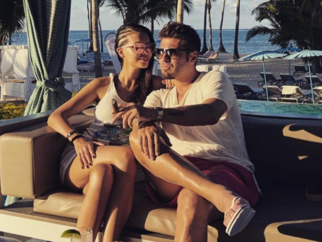 Adrian Mutu, fostul atacant emblematic al naționalei de fotbal și unul dintre cei mai populari și respectați sportivi din România, a făcut recent un apel la conștiința publică, intervenind în contextul unei dezbateri acute privind percepția românilor despre trecutul comunist