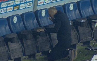 Surpriză la Craiova: Bogdan Andone, surprins pe ”Oblemenco” după o victorie crucială O scenă rar întâlnită pe stadionul „Oblemenco”: antrenorul FC Rapid, Bogdan Andone, a fost fotografiat în mod surprinzător pe arena oltenească după victoria echipei sale în fața CFR Cluj, unul dintre cei mai redutabili adversari din Liga I