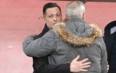 Apariție rară pe gazonul de la Arena Națională: Mirel Rădoi, salutat de o vedetă a fotbalului mondial Un spectacol neașteptat s-a petrecut pe gazonul de la Arena Națională, un eveniment ce rar se întâmplă în peisajul fotbalistic românesc