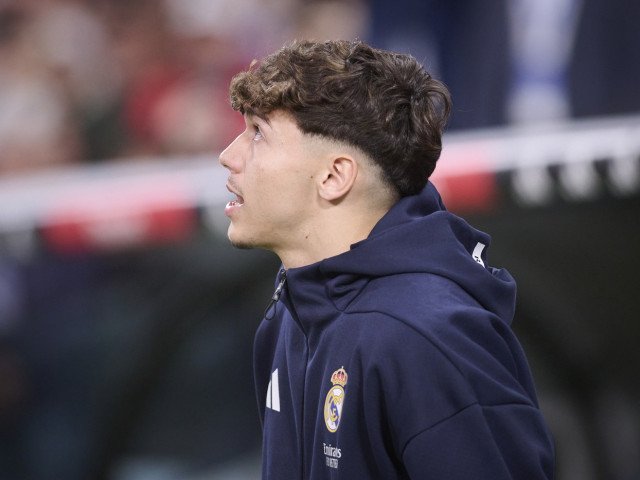 Real Madrid îl titularizează pe tânărul de 18 ani în Champions League, surprinzând Manchester City