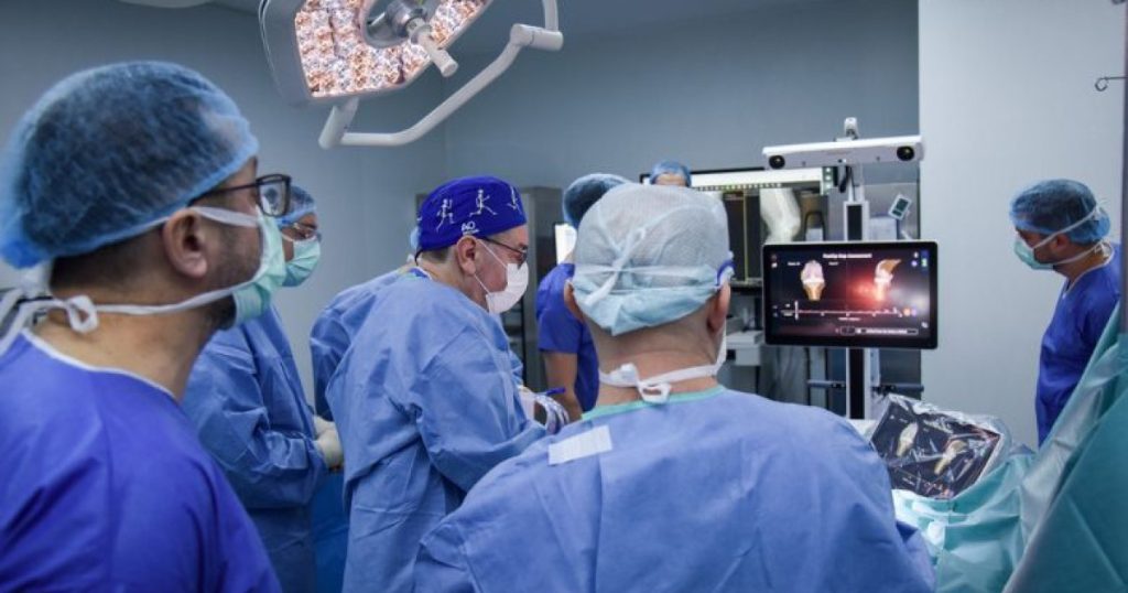 Vitalitatea și mobilitatea persoanelor în vârstă sunt din ce în ce mai mult puse la încercare de afecțiuni ortopedice precum gonartroza, o degenerare progresivă a articulației genunchiului