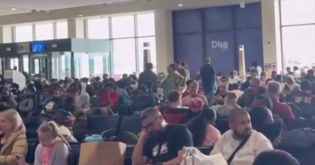 Nemulțumiri în rândul românilor repatriați din Orientul Mijlociu: costuri nedigitalizate și lipsă de sprijin O situație delicată a ieșit la iveală în zilele recente, atunci când cetățenii români care s-au întors din zone precum Israel și Dubai s-au arătat extrem de nemulțumiți de modul în care au fost sprijiniți în procesul de repatriere