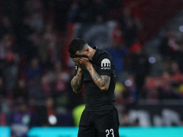 O phaza fără precedent: echipa de 802 milioane euro, în pragul unui dezastru total după 144 de ani Pentru prima dată în istoria sa de 144 de ani, cea mai titrată echipă din lume se confruntă cu o mergere pe muchie de cuțit, iar semnele de alarmă nu mai pot fi ignorate