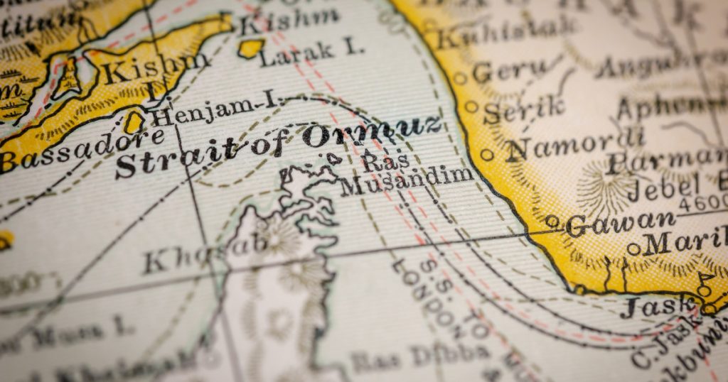 România se alătură angajamentului internațional pentru libertatea navigației în Strâmtoarea Ormuz, o regiune strategică critică pentru navigation și securitatea globală România a decis recent să adere la declarația comună a Marii Britanii, Franței, Italiei, Țărilor de Jos și Japoniei, privind sprijinul pentru asigurarea libertății de navigație în Strâmtoarea Ormuz