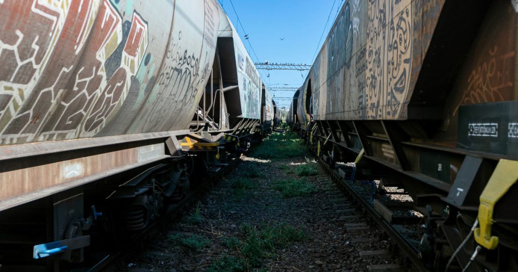 Un incident grav a avut loc duminică după-amiază în stația de tren Chiajna, când un minor a fost electrocutat după ce s-a urcat pe unul dintre vagoanele unui tren de marfă încă descompus